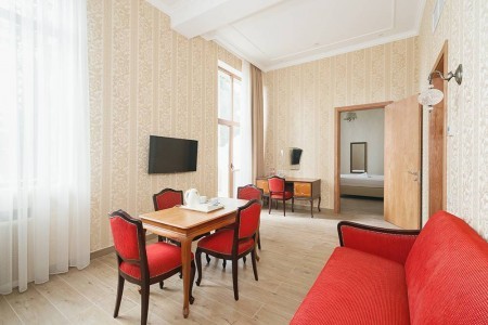 Suite 2-местный 2-комнатный с балконом, корпус 1, категория 